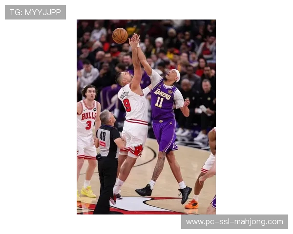 湖人客场挑战公牛，詹姆斯经验应对年轻阵容